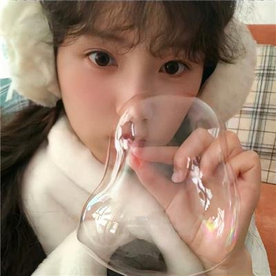 深深腥红